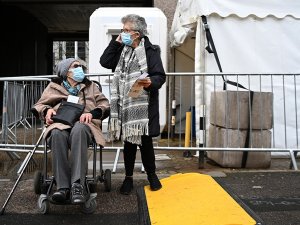 İngiltere’de Son 24 Saatte Covid-19’a Bağlı Bin 239 Can Kaybı