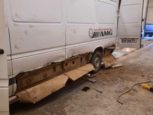 Sarp Sınır Kapısı’nda Bir Minibüste 127 Kilogram Kaçak Bal Ele Geçirildi