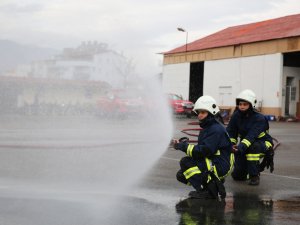 Görev Şehidi Babasının Hikayeleriyle Büyüyüp " Ben De Yaparım" Dedi