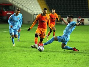 Zorlu Karşılaşmanın İlk Yarısı Golsüz Eşitlikle Sona Erdi