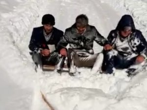 "Her Şeyi Devletten Beklememek Lazım" Dediler, Köylerinin Yolunu Böyle Açtılar