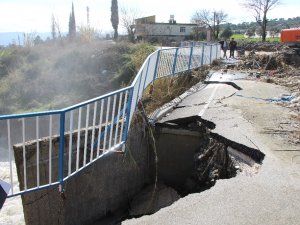 Hatay’da Aşırı Yağışta Köprü Çöktü
