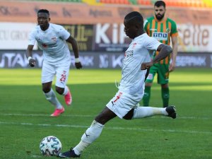 Max Gradel Ligdeki 6. Golünü Attı
