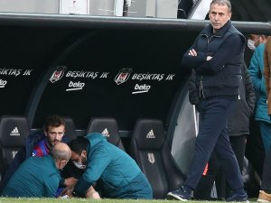 Abdulkadir Parmak Gözyaşlarıyla Sahayı Terk Etti