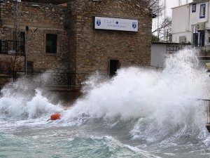 Bodrum’da Dev Dalgalar Oluştu