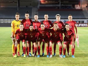 Necla Güngör Kıragası: "Kadın Futbolunun Lokomotifi"