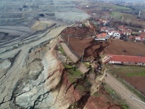 Bolu’da, Heyelana Sebep Olan Termik Santral Yüzlerce Köylüyü Evsiz Bıraktı
