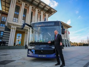 Cumhurbaşkanı Erdoğan, Sürücüsüz Elektrikli Otobüsün İlk Yolcusu Oldu