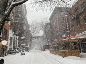 New York’ta Kar Fırtınası: Uçuşlar Askıya Alındı