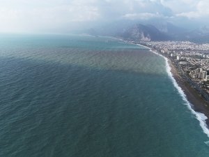 Dünyaca Ünlü Konyaaltı Sahili 3 Renge Büründü