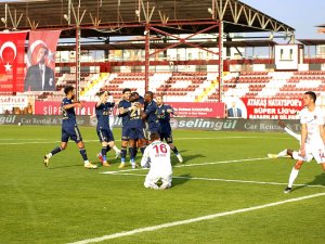 Süper Lig: A.hatayspor: 0 - Fenerbahçe: 1 (İlk Yarı)