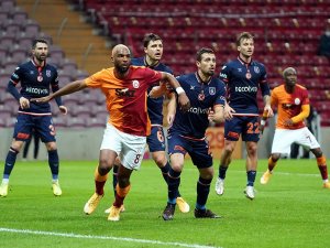 Süper Lig: Galatasaray: 1 - Medipol Başakşehir: 0 (İlk Yarı)