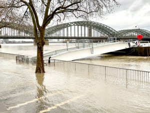 Almanya’da Ren Nehri Taştı