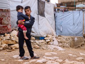 Dondurucu Soğuklarda Lübnan’daki Suriyelilerin Zor Koşullarla Yaşam Mücadelesi Sürüyor