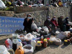 Sel Afetinin Ve Covid 19 Salgınının Yaralarını Üreterek Sarıyorlar