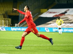Umut Bulut 500. Maçına Çıktı