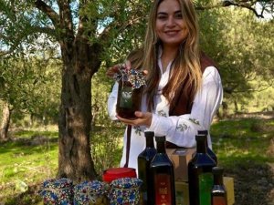 Londra’da Dil Eğitimi Aldı, Baba Ocağına Dönüp Zeytinyağı İşine Girdi
