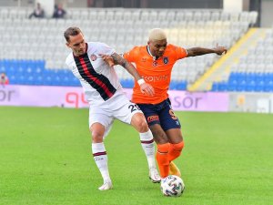 Medipol Başakşehir, Sahasında Fatih Karagümrük’e 1-0’lık Skorla Mağlup Oldu