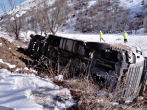 Buğday Yüklü Kamyon Devrildi: 1 Yaralı