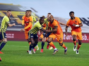 Süper Lig: Fenerbahçe: 0 - Galatasaray: 0 (İlk Yarı)