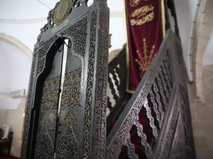 Kündekari Tekniği İle Yapılan Minber 8 Asrı Aşkındır Hizmet Veriyor
