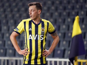 Mesut Özil: "Yolumuz Uzun Ve İnşallah Sonu Şampiyonluk Olacak"