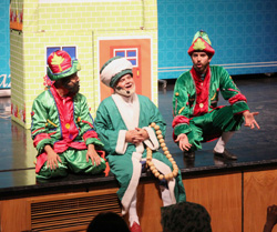 Nasreddin Hoca ve Karagöz'le Hacivat Çocukları Eğlendirdi