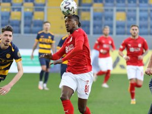 Sivasspor’da Kayode Sakatlandı