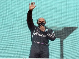 Mercedes, Lewis Hamilton İle Yeni Sözleşme İmzaladı