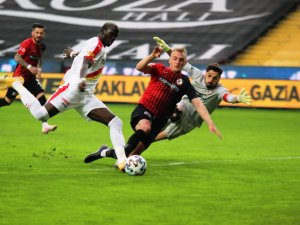 Karşılaşmanın İlk Yarısı Golsüz Eşitlikle Sona Erdi