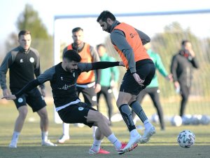 Konyaspor, İlhan Palut İle İlk Antrenmanına Çıktı