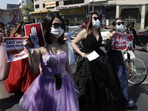 Myanmar’da Darbeye Karşı "Kostümlü" Protesto