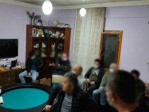 Giresun’da Bir Evde Kumar Oynadıkları Tespit Edilen 18 Kişiye 86 Bin 490 Lira Ceza Kesildi