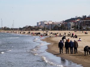 Samsun 26,5 Dereceyi Gördü, Vatandaşlar Sahillere Akın Etti