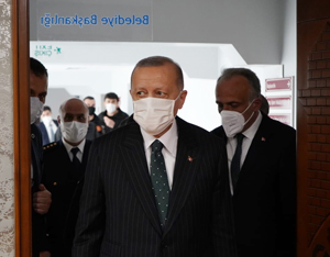 Cumhurbaşkanı Erdoğan, Güneysu Kaymakamlığı ile Güneysu Belediyesi’ni Ziyaret Etti