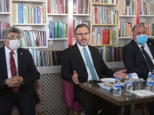 Bakan Kasapoğlu Erciş’te Gençlerle Buluştu