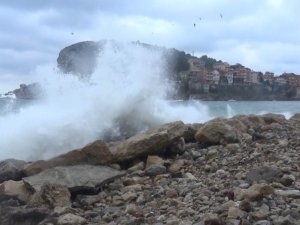 Karadeniz’de Dev Dalgalar Oluştu