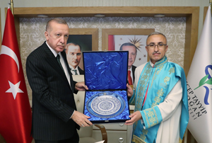 Cumhurbaşkanı Erdoğan, RTEÜ Rektörlüğünü ziyaret etti