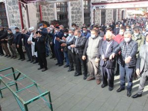 24 Gün İçinde Aynı Aileden 3 Kişi Korona Virüsten Hayatını Kaybetti