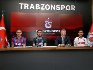 Trabzonspor, Yeni Transferlere İmza Töreni Düzenledi