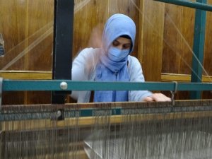 Pandeminin Stresinden El Dokuması Yaparak Kurtuluyorlar