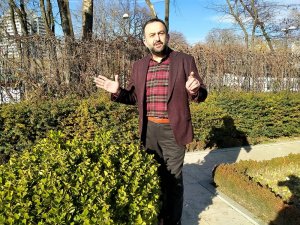 “Yarın Herkes Bir Sevdiğine Bir Hediye Alsın Ve Yarın Herkes Mutlu Olsun İstiyoruz”