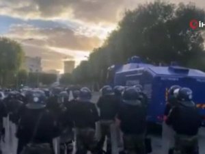 Altın Pasaport Protestocularına Tazyikli Su Ve Gazla Müdahale