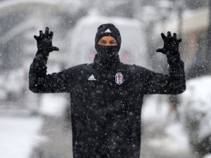 Beşiktaş Kar Altında Çalıştı