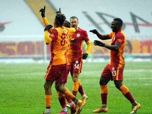 Galatasaray Evindeki Yenilmezliğini 9’a Çıkardı