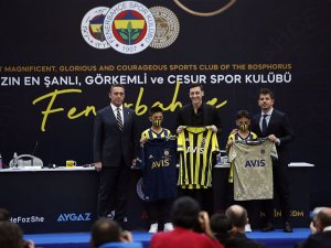 Mesut Özil İmzalı Çubuklu Forma Rekor Kırdı
