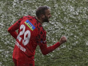 Cenk Tosun, Beşiktaş’a Dubleyle Döndü