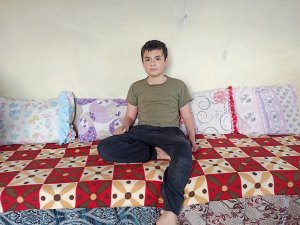 13 Yaşındaki Ahmet Yatalak Kalmak İstemiyor