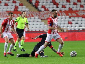 Antalyaspor Yenilmezlik Serisini 9 Maça Çıkardı