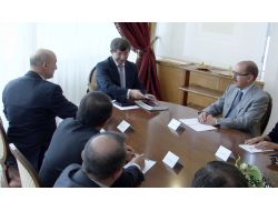Davutoğlu, İktisadi Kalkınma Vakfı Yönetim Kurulu Başkanı Vardan’ı Kabul Etti